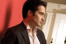 Cantor português sofre acidente e parte ossos da cara