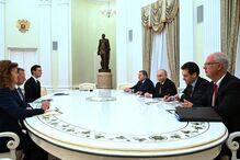 Terminou a reunião entre Putin e os enviados dos EUA para discutir o plano de paz. Kremlin fala em encontro 'produtivo'