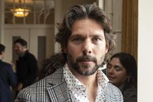 Jorge Corrula é visto em compras com amigos