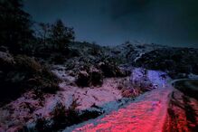A estrada nacional entre Cinfães e Castro Daire cortada pela neve no Montemuro