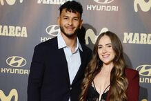 Luis Suárez surpreendido pela mulher em dia especial