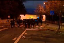 A chegada dos adeptos do Sporting ao Estádio da Luz. Forte dispositivo de segurança acompanhou o grupo