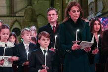 Família real reunida na Abadia de Westminster para missa de Natal
