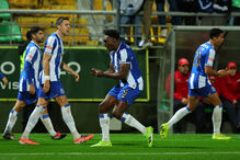 FC Porto vence Tondela por 2-0 e amplia vantagem na liderança do campeonato