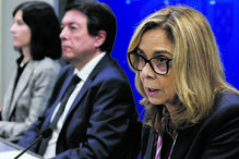 Ministra admite uma hora de espera na Linha SNS 24