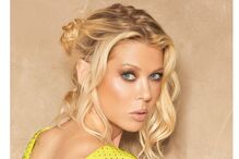 Tara Reid revela ter sido vítima de bullying.
