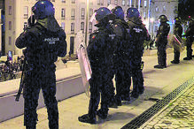 Protesto junto à Assembleia da República descambou em desacatos