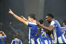 FC Porto 2–1 E. Amadora | Francisco Moura aumenta a vantagem dos 'dragões'