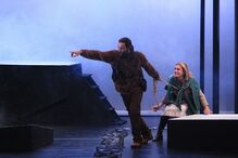 Maria João Luís e António Simão numa encenação de Ibsen