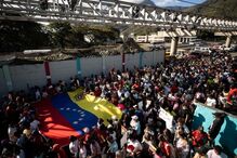 Comentador Tucker Carlson afirma que Trump declarará guerra à Venezuela hoje 