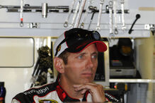 Jato particular que se despenhou em aeroporto na Carolina do Norte pertence a ex-piloto de corridas Greg Biffle