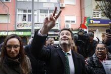 Homem travado pela PSP após alegada ameaça com martelo a André Ventura