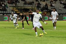 Benfica acelera para bater Sporting na luta por Sidny