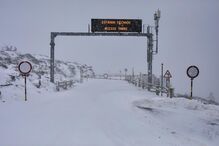Neve encerra acessos à Torre no maciço central da Serra da Estrela