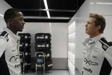 Brad Pitt e Damson Idris filmam novo filme sobre Fórmula 1