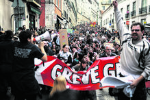 Portugueses chumbam pacote laboral e defendem greve geral