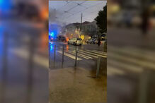 Carro arde junto à esquadra da PSP de Alcântara