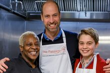 William leva o filho George à associação The Passage