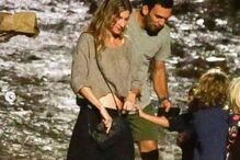 Gisele Bündchen surge com o namorado Joaquim Valente e os filhos
