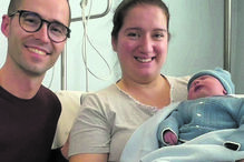 Família celebra nascimento de bebé neste Natal