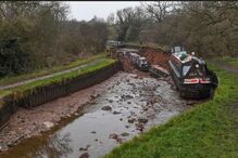 Buraco de 50 metros abriu-se num canal em Inglaterra 
