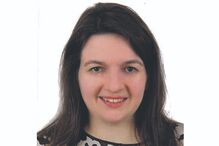 Professora condenada por matar noivo com gelo seco na véspera do casamento quer ser mãe na cadeia