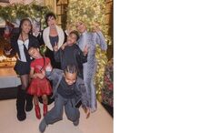 Kris Jenner e família celebram a época festiva com diversão e estilo