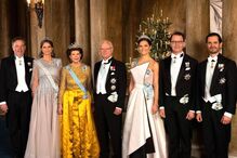 Família Real Sueca reunida num evento formal