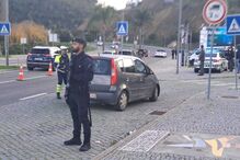 GNR controla entradas em Albufeira e apanha condutor a fumar canábis enquanto conduzia