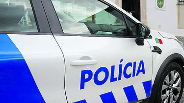 Menina de 7 anos hospitalizada com queimaduras