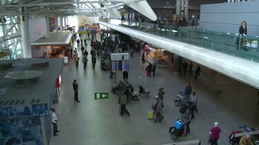 Sistema de controlo de fronteiras poderá ser suspenso no Natal para evitar filas nos aeroportos
