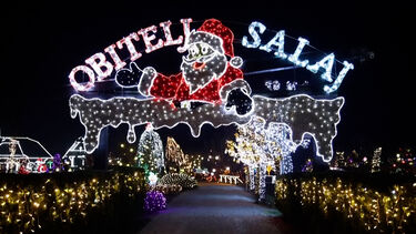 Mais de 5 milhões de luzes e muita cor: Casa rural na Croácia exibe enorme iluminação de Natal