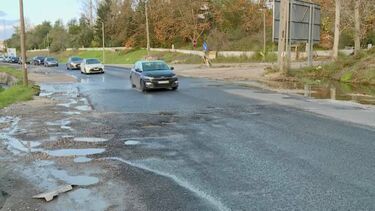 "É uma vergonha": Moradores descontentes com mau estado do pavimento na EN378 entre Seixal e Sesimbra