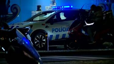 Homem usa pé de cabra para partir vidro de montra e assaltar joalharia do Vasco da Gama. Acabou detido