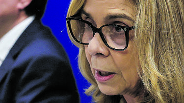 Ministra admite uma hora de espera na Linha SNS 24