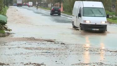Depressão Bram: Vídeo mostra estrada alagada devido à força da chuva em Fernão Ferro  