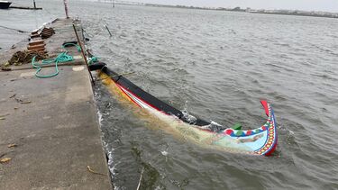 Barco moliceiro afunda na ria de Aveiro devido ao mau tempo