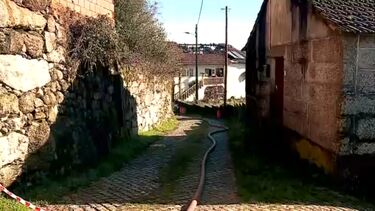Dois feridos, um deles com gravidade, em incêndio em habitação em Castro Daire