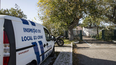 Cadáver encontrado junto à investigação criminal da PSP de Lisboa tinha uma pulseira hospitalar