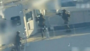 Vídeo mostra momento em que forças americanas capturam petroleiro na costa da Venezuela