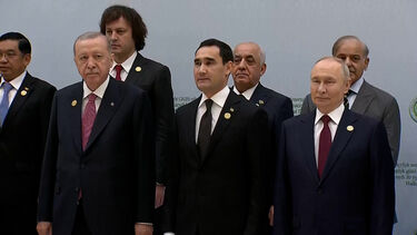 Putin e Erdogan marcam presença em fórum internacional no Turquemenistão 