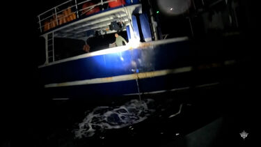 O momento em que Marinha francesa intercepta barco que transportava mais de duas toneladas de cocaína 