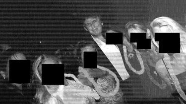 Reveladas novas fotos do espólio de Epstein que mostram Trump, Clinton, Bill Gates ou o ex-príncipe André