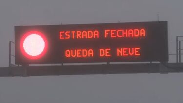 Queda de neve fecha acessos à Serra da Estrela