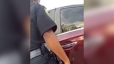 Polícia resgata bebé preso dentro de carrinha num estacionamento na Flórida  