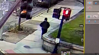 Polícia divulga imagens de alegado autor dos disparos na Universidade de Brown, nos EUA