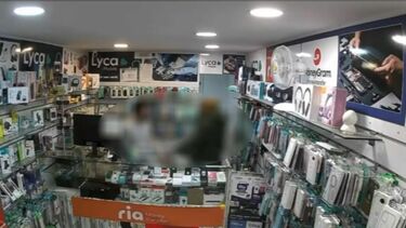 Ladrão entrou encapuzado e fingiu pegar num produto antes de esfaquear lojista em Campolide