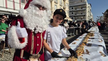 Bolo-rei gigante com 70 metros e 275 quilos oferecido à população de Vila Real de Santo António