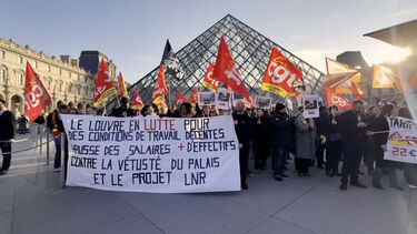 Trabalhadores do Museu do Louvre em greve por melhores condições de trabalho 