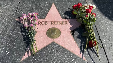 Flores na estrela de Rob Reiner no Passeio da Fama de Hollywood